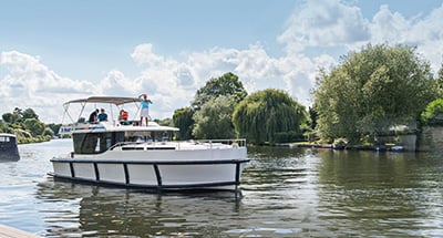 Horizon boat on the River Thames